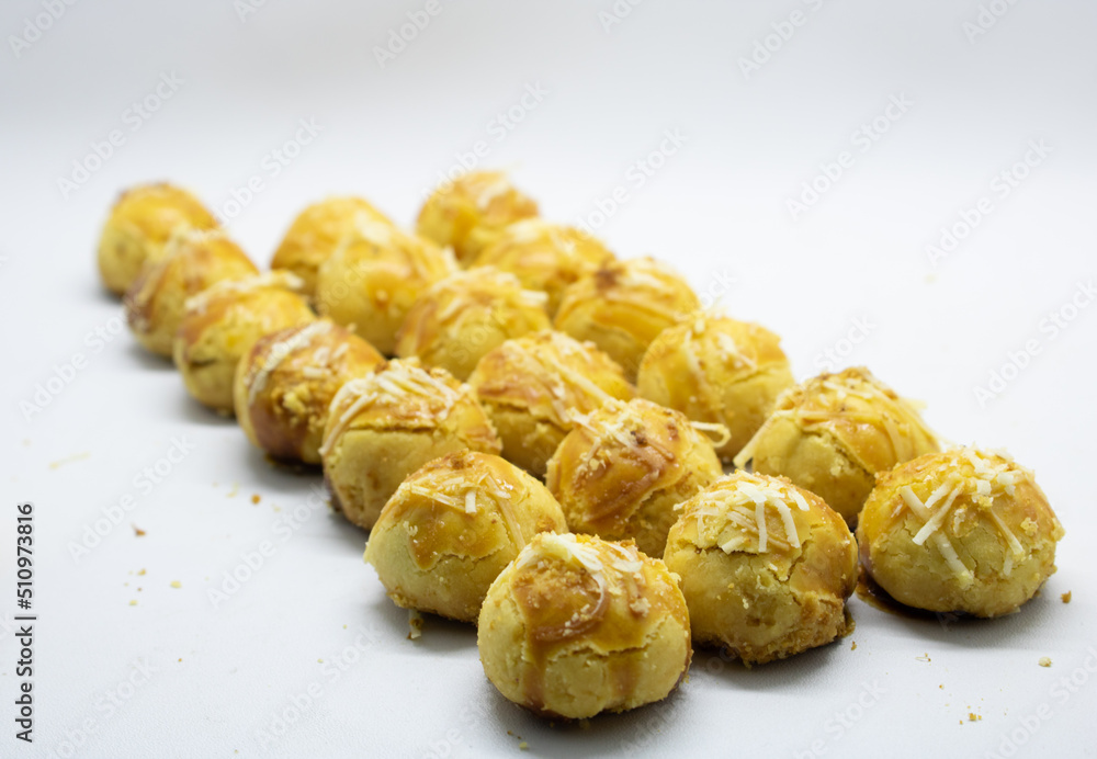 Pineapple tart is a small, bite-size tart filled or topped with pineapple jam, commonly found throughout different parts of Southeast Asia such as Indonesia. Pineapple tart is a small, bite-size tart filled or topped with pineapple jam, commonly found throughout different parts of Southeast Asia such as Indonesia.