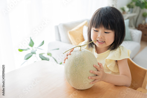 メロンを持つ子供（育児・子育て・夏・食育） photo