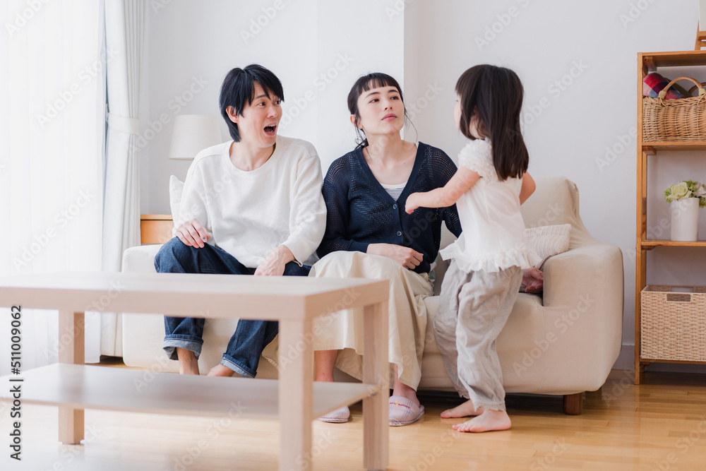 娘に叱る両親 娘に叱る両親