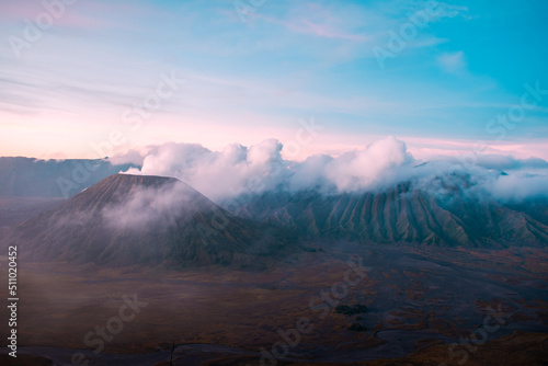 Obraz na płótnie clouds over the mountains w salonie