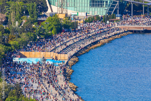 Walk of a large number of p...