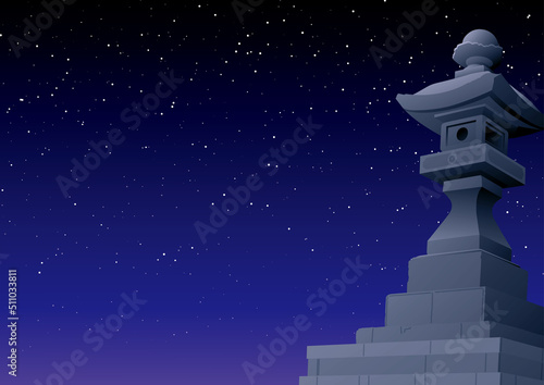 石灯籠　日本の伝統的な石造りの照明　夜空