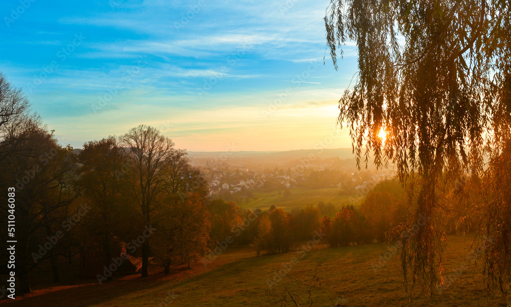 Sonnenuntergang über der Rosenkranzkapellen in der Lindenallee nahe Ellwangen (Jagst) in Baden-Württemberg Sonnenuntergang über der Rosenkranzkapellen in der Lindenallee nahe Ellwangen (Jagst) in Baden-Württemberg