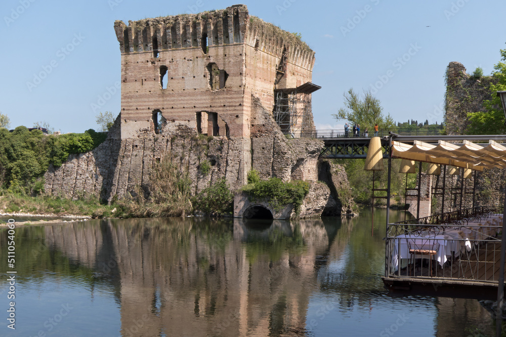 Valeggio sul Mincio, eine hist. Befestigungsanlage und Brücke über den italienische Mincio