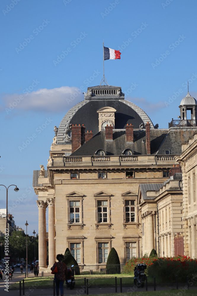 Military school located in the 7th arrondissement of Paris opposite the Eiffel Tower