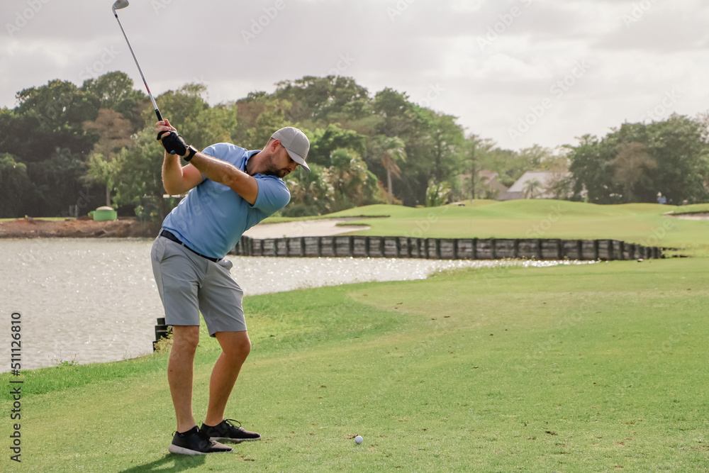 Fototapeta premium a golfer in the tee box on a par 3