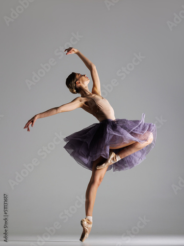 Fototapeta Naklejka Na Ścianę i Meble -  young beautiful ballet dancer posing in a studio