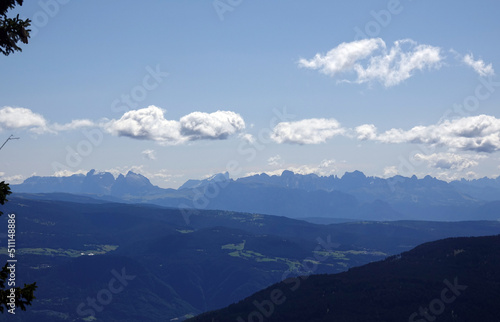 Blick aus dem Vinschgau zu den Dolomiten