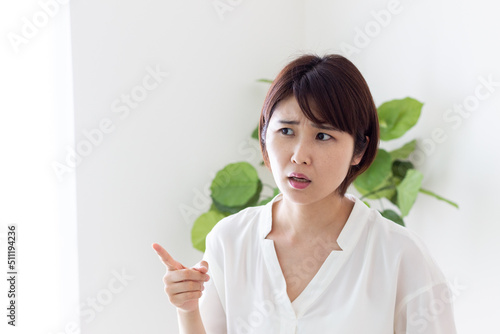Cuadro en lienzo 怒る女性