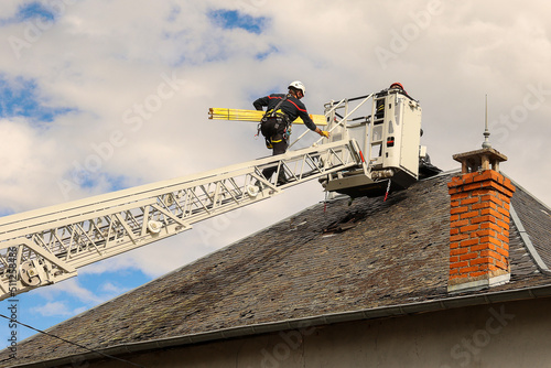 Pompier France bâchage de toit