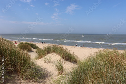 Fototapeta Naklejka Na Ścianę i Meble -  Sommerlicher Nordseestrand bei De Haan, Belgien