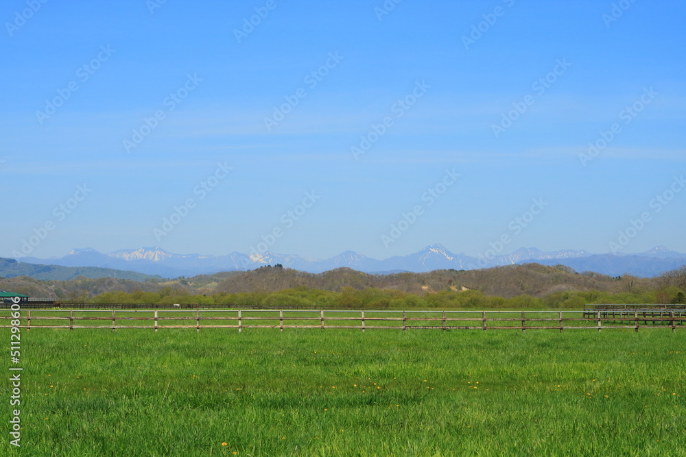 Obraz premium 北海道 道の駅みついしからの日高山脈 