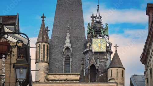 TimeLapse de l'horloge de l'église Notre Dame à Dijon.