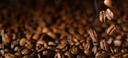 Foto Brown Roasted Coffee beans close-up on dark Background