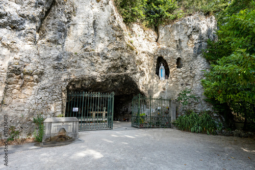 Réplique de la grotte Lourdes à Aiguebelle photo