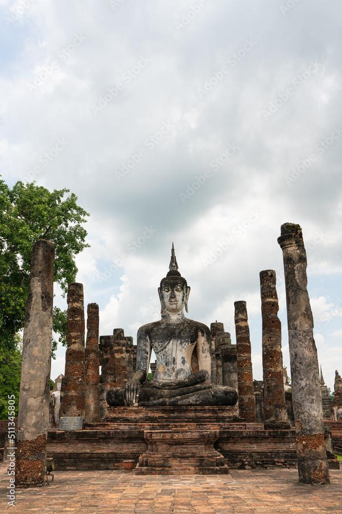 Buddha at Sukhothai Historical Park It is an important temple of Sukhothai. Inside there is an important historical site. Pagoda Mahathat in the shape of Phum Khao Bin