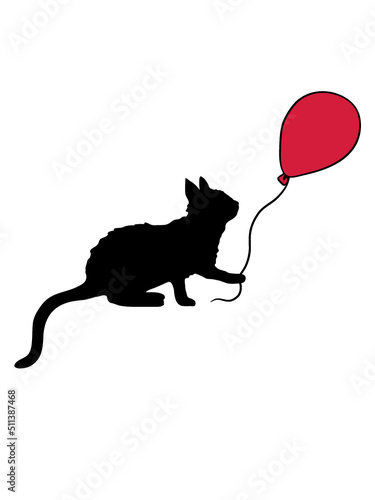 Roter Luftballon Kätzchen spielt 