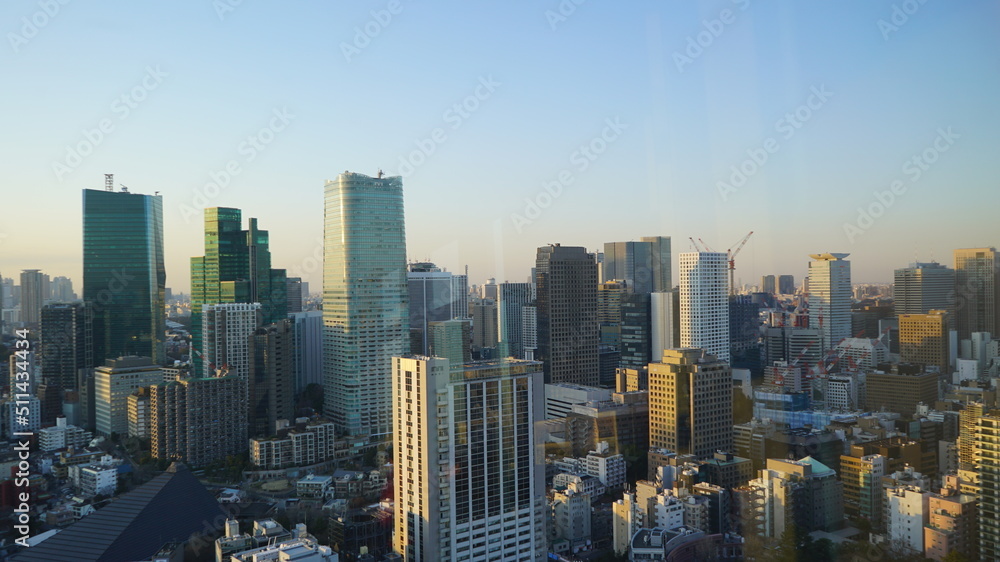 Stadtansicht mit Hochhäusern in Tokyo, Japan