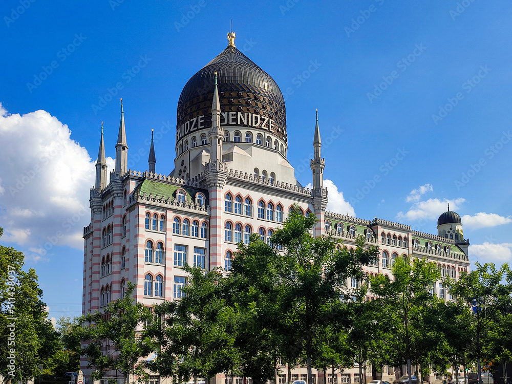 Ehemalige historische Zigarettenfabrik in Dresden mit altem Zigarettenmarkennnamen 