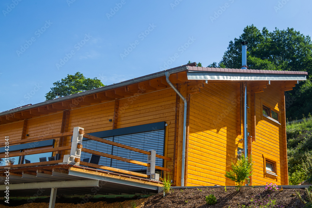 Schönes neues Holzhaus in ländlicher Umgebung Schönes neues Holzhaus in ländlicher Umgebung