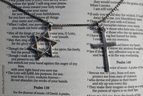 Cuadro en lienzo Cross and star of David over Old Testament. 22.03.2018