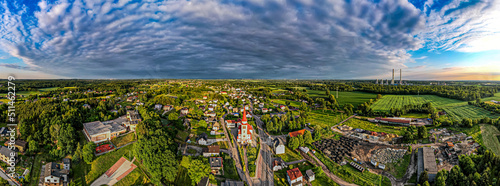 Piękna wieś Godów na południu Polski na Śląsku, pogranicze Polski i Czech, wieczorem, panorama z lotu ptaka. Chmury burzowe. © Franciszek