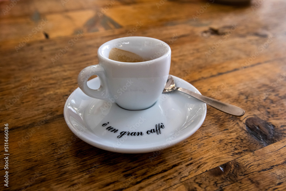 poranne espresso w kawiarni we Włoszech - obrazy, fototapety, plakaty 