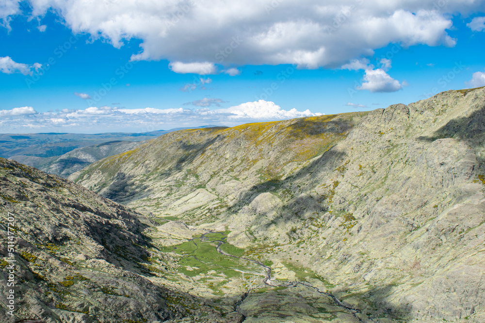 Obraz premium Panoramic view of the gredos mountain range