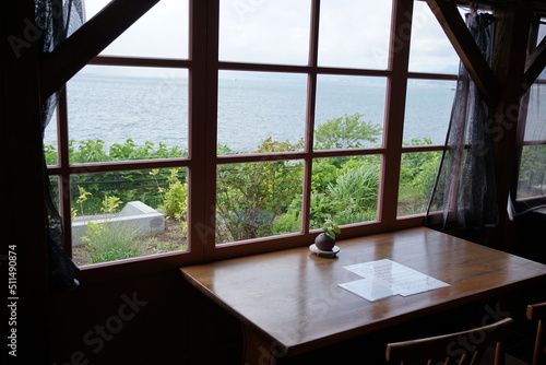 Seashore View through a Window - 窓 海岸 © Eric Akashi