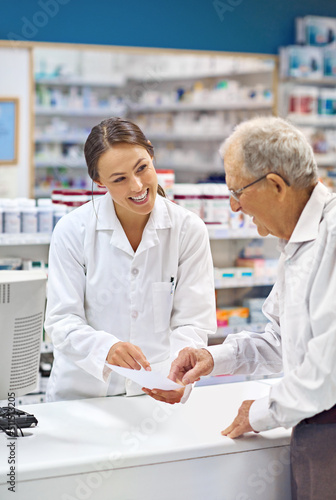 Foto Filling prescriptions with a smile