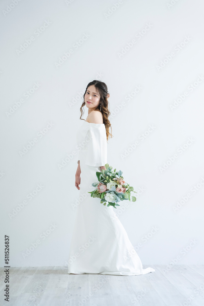 ウェディングドレスを着た花嫁 ウェディングドレスを着た花嫁