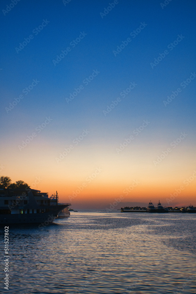 Obraz premium sunset at the sea