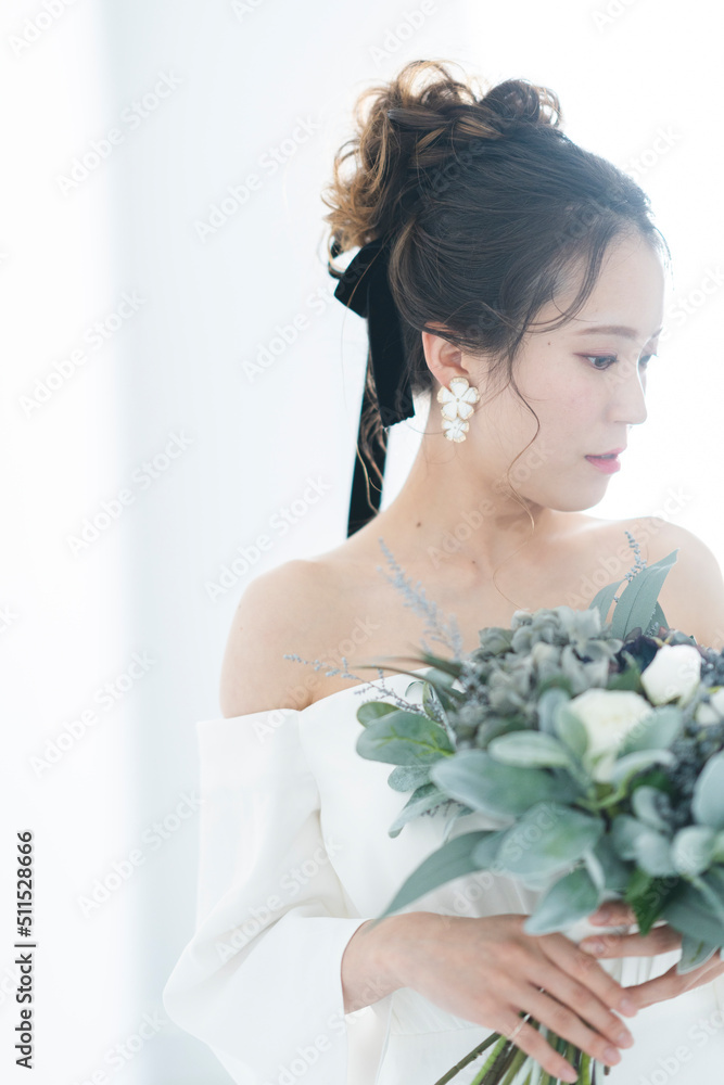 ウェディングドレスを着た花嫁