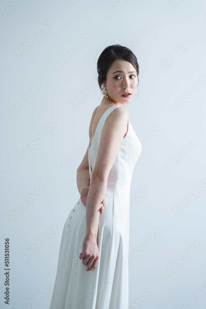 ウェディングドレスを着た花嫁