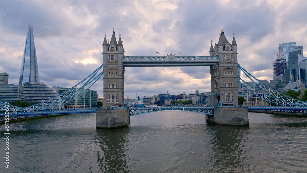 Obraz premium Aerial view over Tower Bridge and River Thames in London