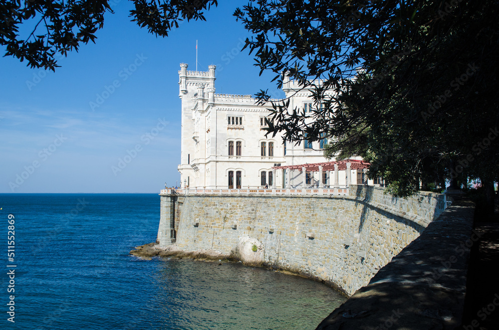 Il Castello di Miramare lungo la Via Flavia, cammino che segue la costa del Friuli Venezia Giulia da Lazzaretto ad Aquileia