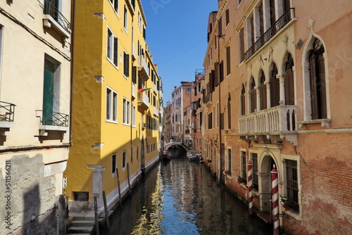 Palais jaunes et canal. Venise. Italie.