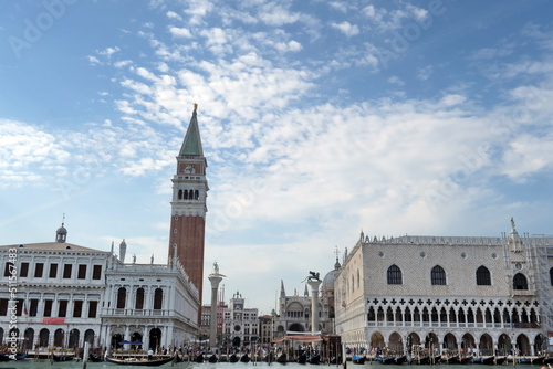 Place Saint Marc et monuments de Venise. Vue depuis la lagune. Italie. © Bruno Bleu