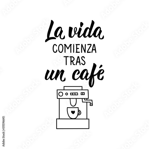 Life begins after a coffee - in Spanish. Lettering. Ink illustration. Modern brush calligraphy.