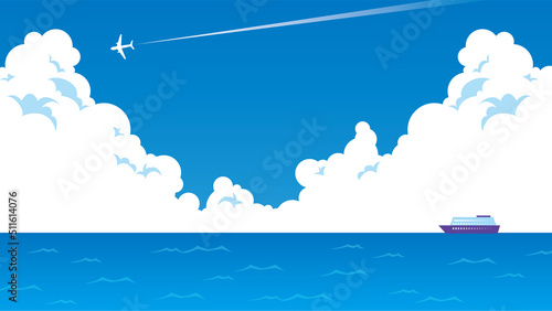 入道雲が広がる青空と海、沖に船が浮かび飛行機が飛ぶ風景(16:9)