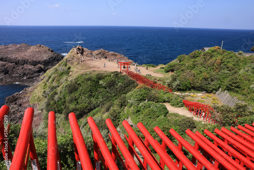 美しい赤色の連立鳥居と日本海の青い海　山口県長門市の元乃隅神社