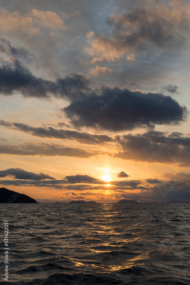Fototapeta premium 夕暮れ（瀬戸内海）