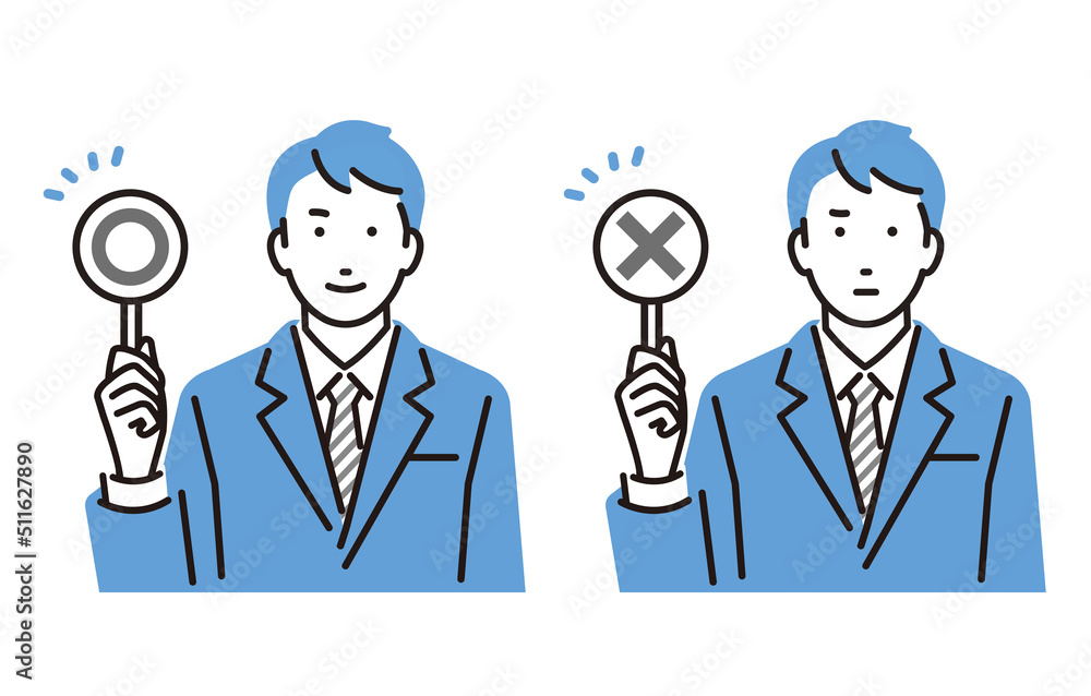 丸とバツの札を持つ就職活動中の男性 丸とバツの札を持つ就職活動中の男性