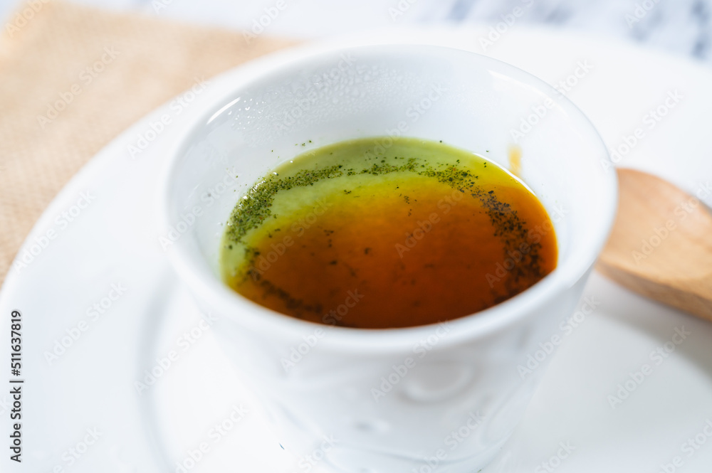 黒蜜をかけた抹茶ラテゼリー 黒蜜をかけた抹茶ラテゼリー