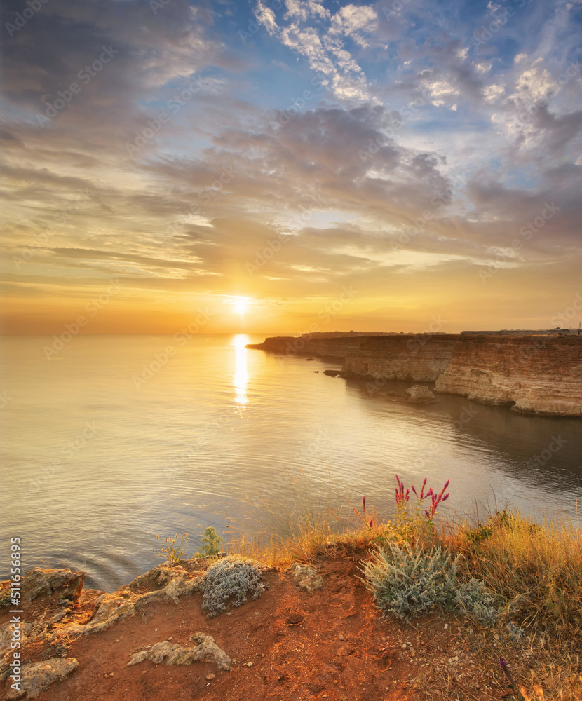 Obraz premium Sunset on he sea cliffs.