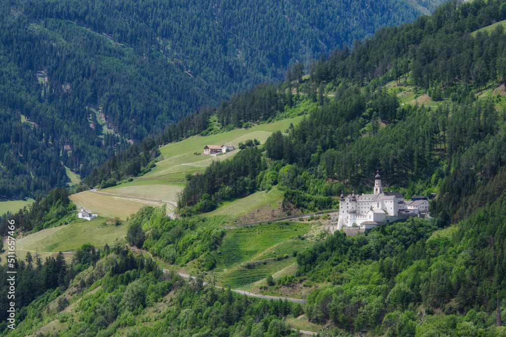 Blick auf Kloster Marienberg im Vinschgau in Südtirol