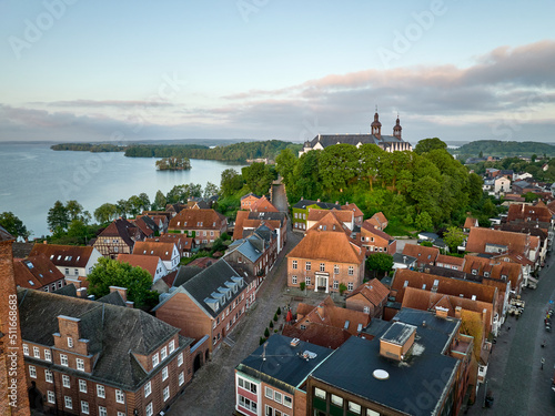 Rathaus der Stadt Plön mit Schloss im Hintergrund photo