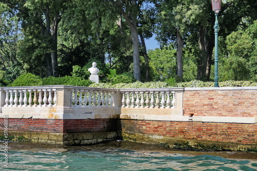 Giardini. Venise. Buste de Wagner. Italie