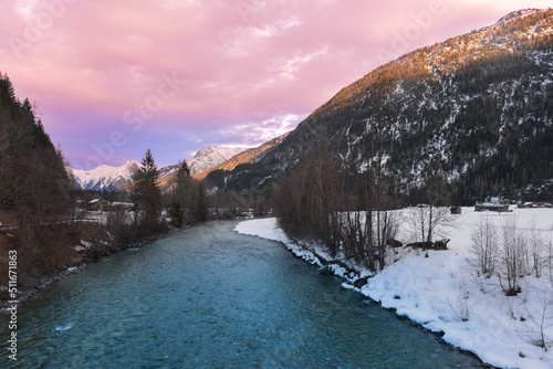 Die Lech in Elbigenalp im Bezirk Reutte in Tirol (Österreich).