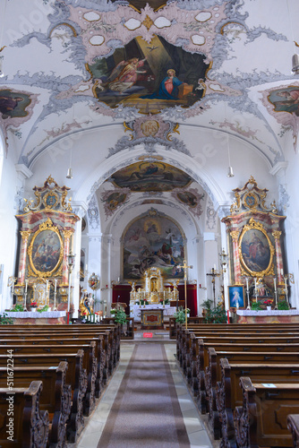 Innenansicht Kirche St. Martin in Heimertingen im schw  bischen Landkreis Unterallg  u  Bayern